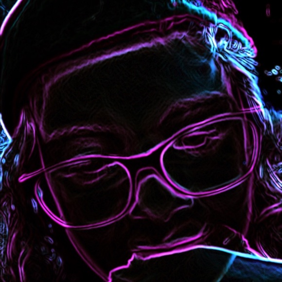 Meet your Posher, Britni - Picture 1 of 1